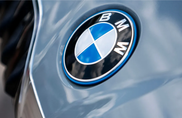 کۆمپانیاى BMW لە چین زیاتر لە یەک ملیۆن ئۆتۆمبێل دەکشێننەوە